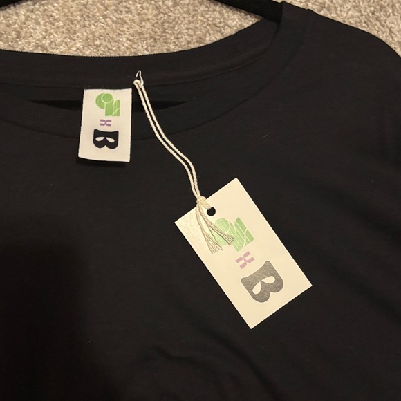 Black Short Sleeve Women's Top - Picture 2 of 3